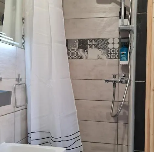 Le De La Republique * אגדה