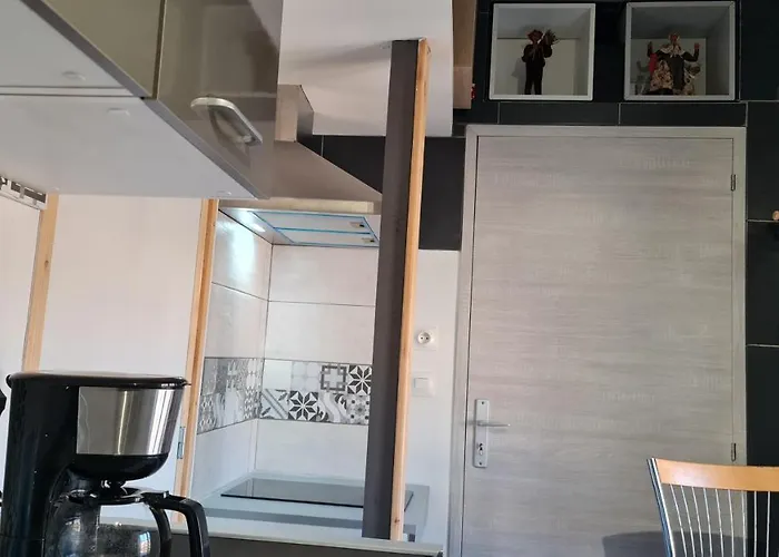 Le De La Republique * אגדה